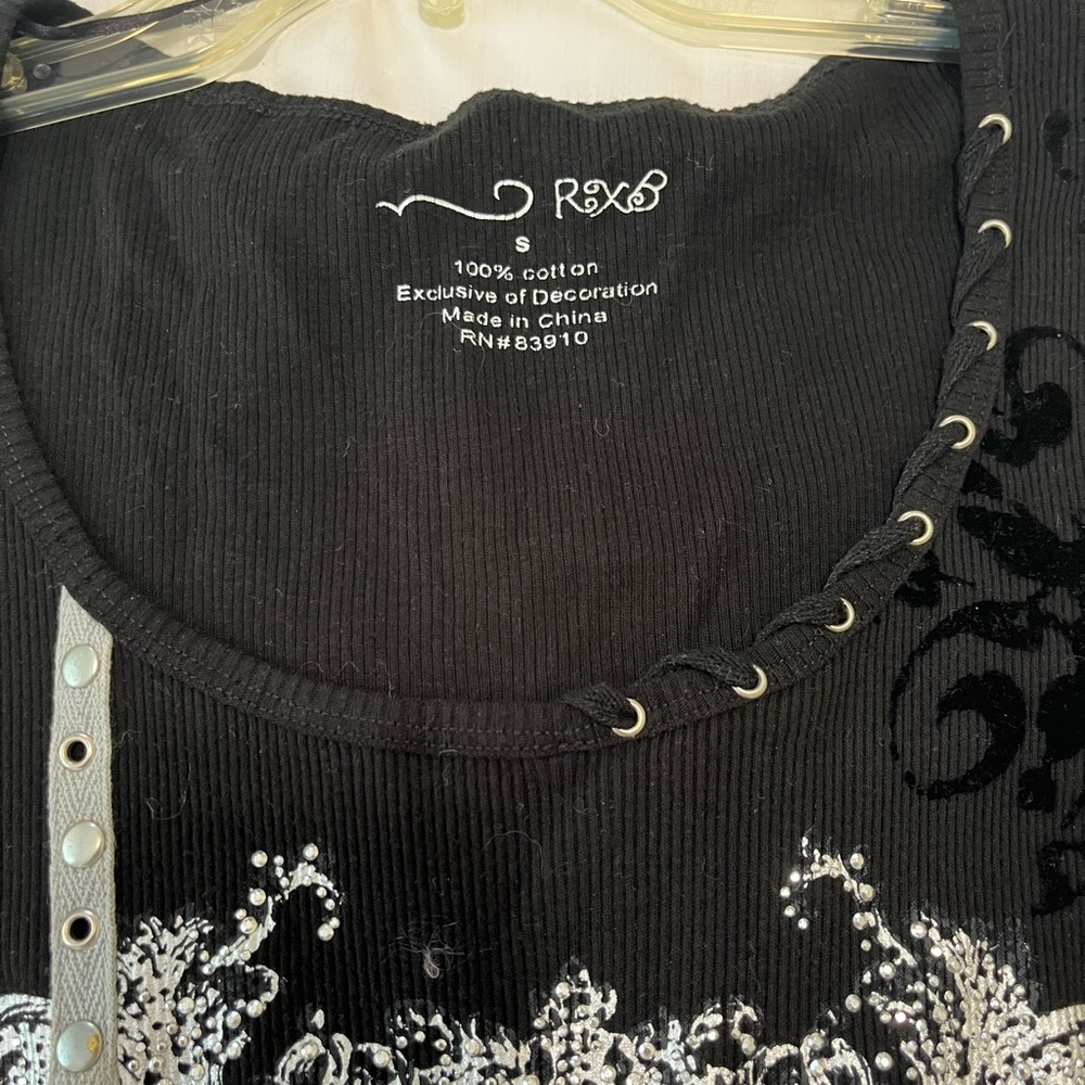 2 Sweaters - image 2